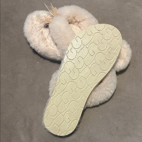 UGG Cream Fluffy Slippers with Ribbon - Picture 3 of 4